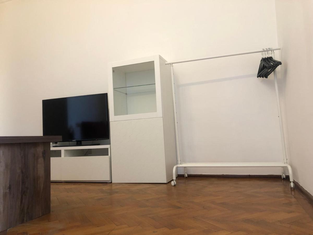 Lovely 1 Bedroom Apartment Close To Old Town Bucureşti Exterior foto