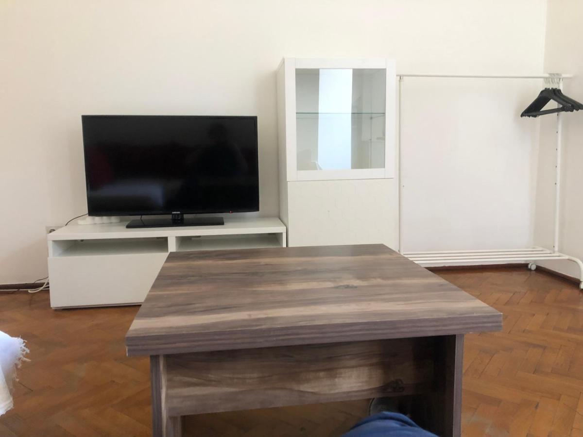 Lovely 1 Bedroom Apartment Close To Old Town Bucureşti Exterior foto